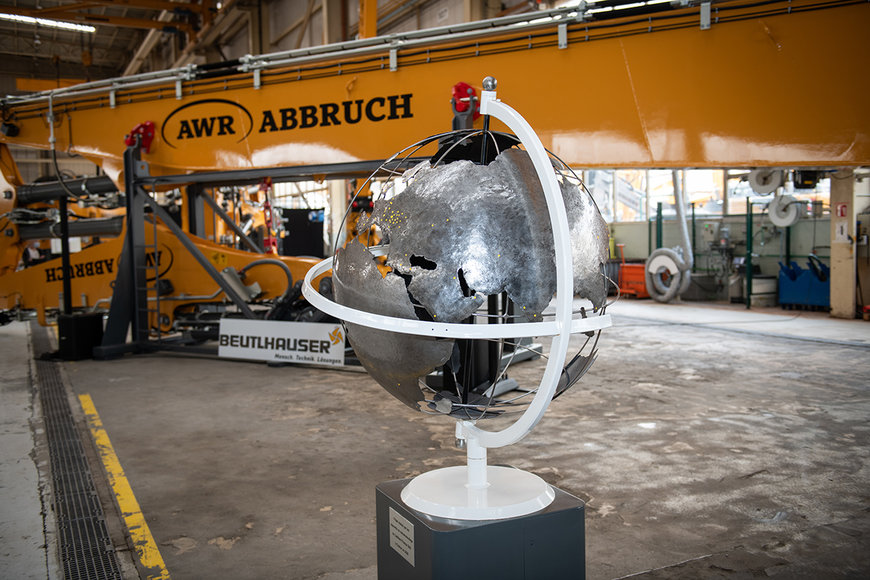 Liebherr-France SAS: the largest Liebherr demolition excavator ever built handed over to AWR Abbruch GmbH